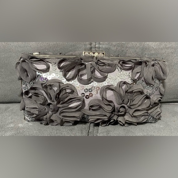 Versona Gray/Silver Floral Sequin Clutch Bag Removable Straps NWT - Picture 11 of 11
